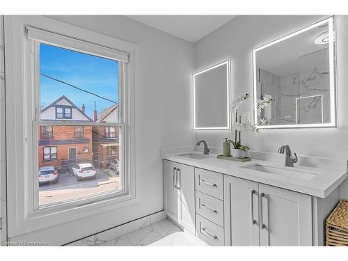 20 Greenaway Avenue, Hamilton, ON - Indoor Photo Showing Bathroom