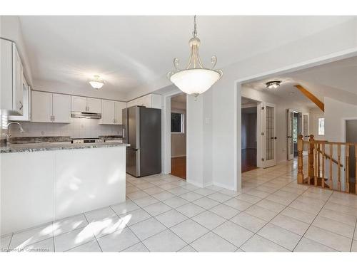 3251 Bloomfield Drive, Mississauga, ON - Indoor Photo Showing Kitchen