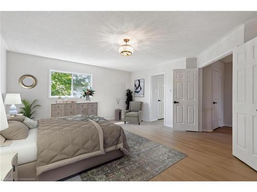 3251 Bloomfield Drive, Mississauga, ON - Indoor Photo Showing Bedroom