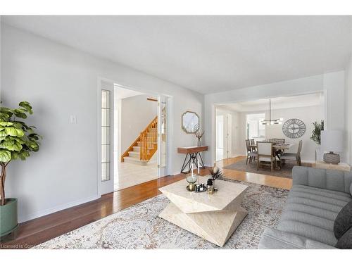 3251 Bloomfield Drive, Mississauga, ON - Indoor Photo Showing Living Room