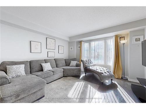 213-250 Sunny Meadow Boulevard, Brampton, ON - Indoor Photo Showing Living Room