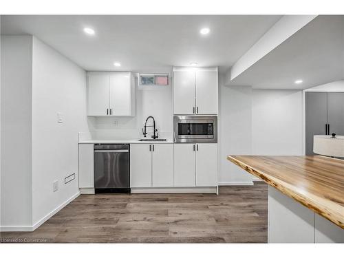 1657 Glenvista Drive, Oakville, ON - Indoor Photo Showing Kitchen