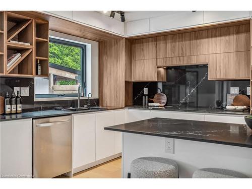 1657 Glenvista Drive, Oakville, ON - Indoor Photo Showing Kitchen