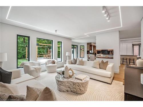 1657 Glenvista Drive, Oakville, ON - Indoor Photo Showing Living Room