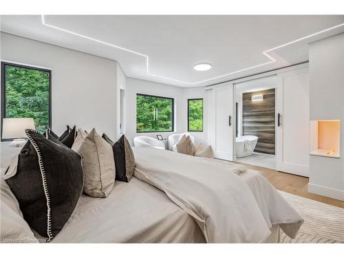 1657 Glenvista Drive, Oakville, ON - Indoor Photo Showing Bedroom