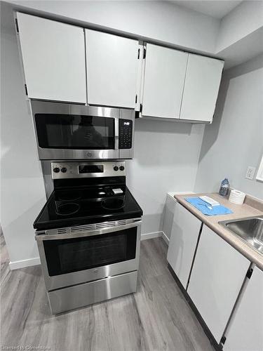 275 D Stanley Street, Brantford, ON - Indoor Photo Showing Kitchen