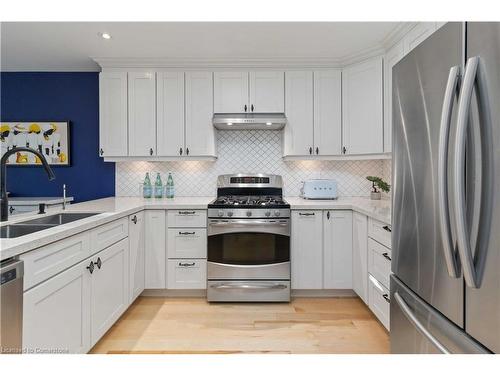 5756 Whitehorn Avenue, Mississauga, ON - Indoor Photo Showing Kitchen With Double Sink With Upgraded Kitchen