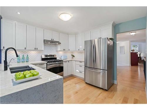 5756 Whitehorn Avenue, Mississauga, ON - Indoor Photo Showing Kitchen With Double Sink With Upgraded Kitchen