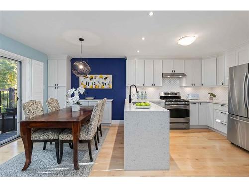 5756 Whitehorn Avenue, Mississauga, ON - Indoor Photo Showing Kitchen With Upgraded Kitchen