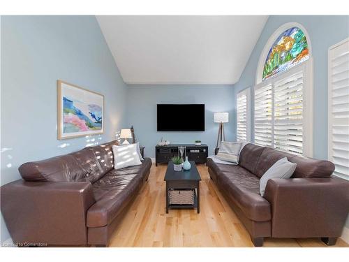 5756 Whitehorn Avenue, Mississauga, ON - Indoor Photo Showing Living Room