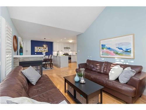 5756 Whitehorn Avenue, Mississauga, ON - Indoor Photo Showing Living Room