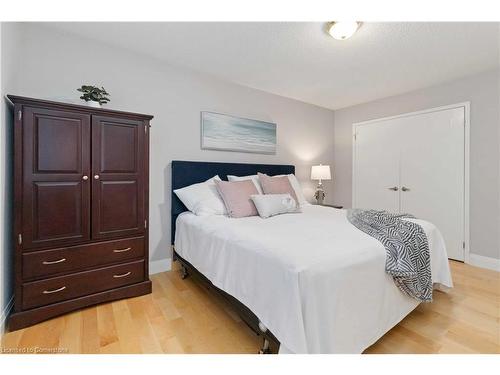 5756 Whitehorn Avenue, Mississauga, ON - Indoor Photo Showing Bedroom