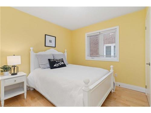 5756 Whitehorn Avenue, Mississauga, ON - Indoor Photo Showing Bedroom