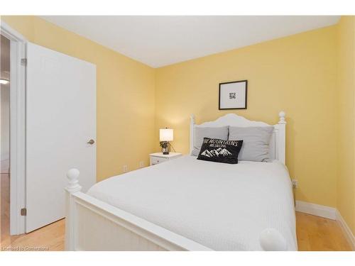 5756 Whitehorn Avenue, Mississauga, ON - Indoor Photo Showing Bedroom