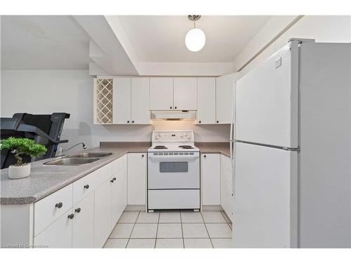 5756 Whitehorn Avenue, Mississauga, ON - Indoor Photo Showing Kitchen With Double Sink