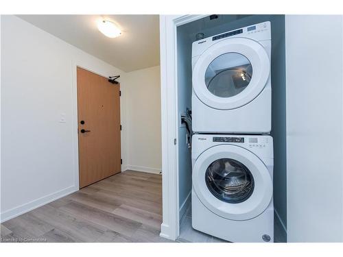 407-1440 Clarriage Court, Milton, ON - Indoor Photo Showing Laundry Room