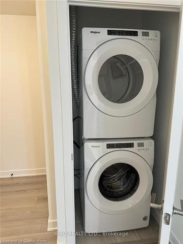 407-1440 Clarriage Court, Milton, ON - Indoor Photo Showing Laundry Room