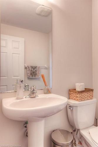 68 Cheevers Road, Brantford, ON - Indoor Photo Showing Bathroom