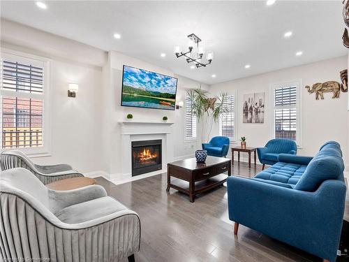 1 Seanesy Drive, Niagara Falls, ON - Indoor Photo Showing Living Room With Fireplace