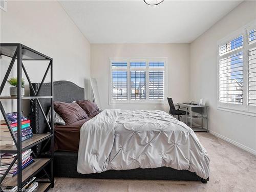 1 Seanesy Drive, Niagara Falls, ON - Indoor Photo Showing Bedroom