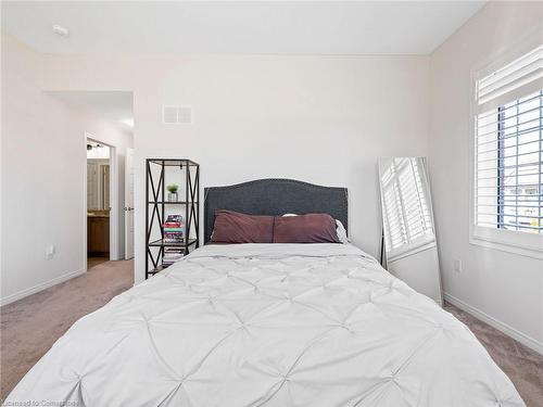 1 Seanesy Drive, Niagara Falls, ON - Indoor Photo Showing Bedroom