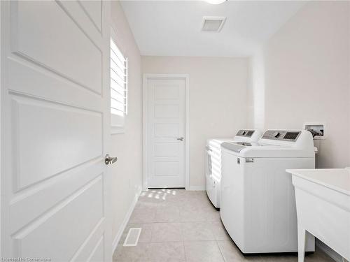 1 Seanesy Drive, Niagara Falls, ON - Indoor Photo Showing Laundry Room