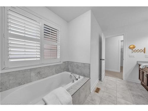 8412 Eva Boulevard, Niagara Falls, ON - Indoor Photo Showing Bathroom