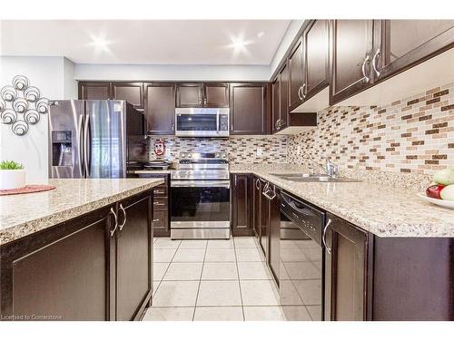 250 Apple Hill Crescent Crescent, Kitchener, ON - Indoor Photo Showing Kitchen With Double Sink With Upgraded Kitchen