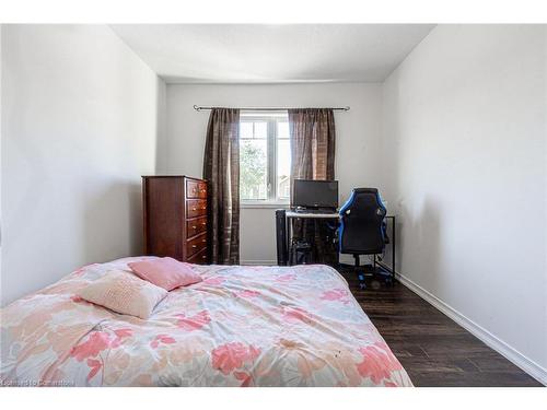 250 Apple Hill Crescent Crescent, Kitchener, ON - Indoor Photo Showing Bedroom