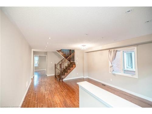 533 Nairn Circle, Milton, ON - Indoor Photo Showing Other Room