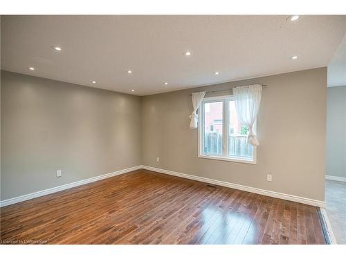 533 Nairn Circle, Milton, ON - Indoor Photo Showing Other Room