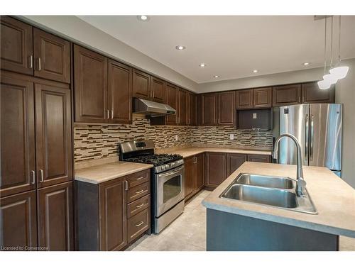 533 Nairn Circle, Milton, ON - Indoor Photo Showing Kitchen With Double Sink With Upgraded Kitchen