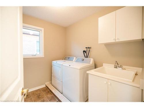 533 Nairn Circle, Milton, ON - Indoor Photo Showing Laundry Room