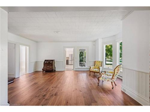 3550 Victoria Avenue, Lincoln, ON - Indoor Photo Showing Living Room