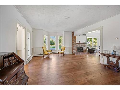 3550 Victoria Avenue, Lincoln, ON - Indoor Photo Showing Living Room