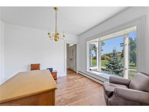 3550 Victoria Avenue, Lincoln, ON - Indoor Photo Showing Living Room