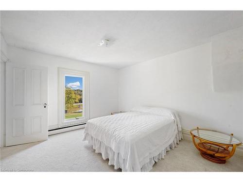 3550 Victoria Avenue, Lincoln, ON - Indoor Photo Showing Bedroom