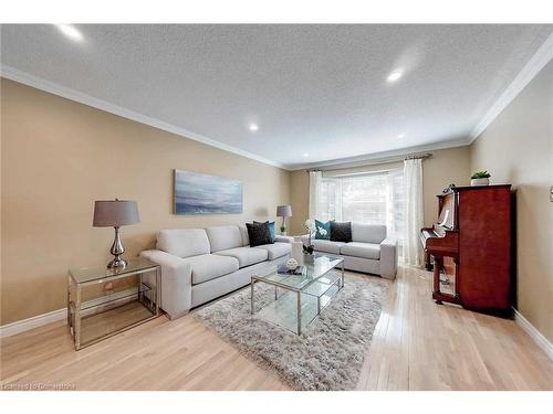 1773 Melody Drive, Mississauga, ON - Indoor Photo Showing Living Room