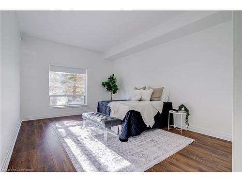 105-5070 Fairview Street, Burlington, ON - Indoor Photo Showing Bedroom