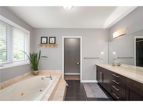 67 Robinson Lane, London, ON - Indoor Photo Showing Bathroom