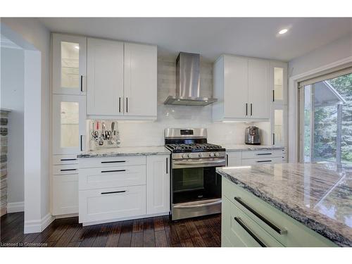 8 Bain Court, Halton Hills, ON - Indoor Photo Showing Kitchen With Upgraded Kitchen