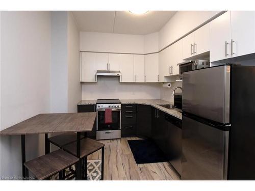 422-77 Leland Street, Hamilton, ON - Indoor Photo Showing Kitchen