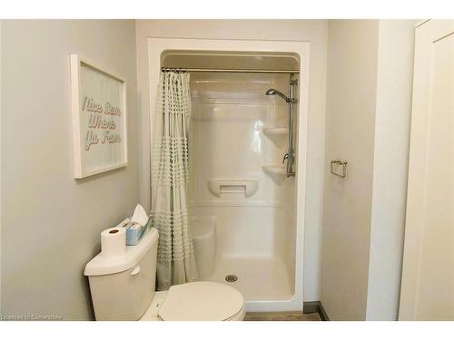 422-77 Leland Street, Hamilton, ON - Indoor Photo Showing Bathroom