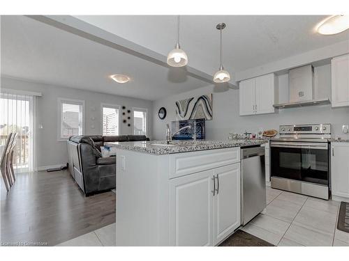 133 Hollybrook Trail, Kitchener, ON - Indoor Photo Showing Kitchen