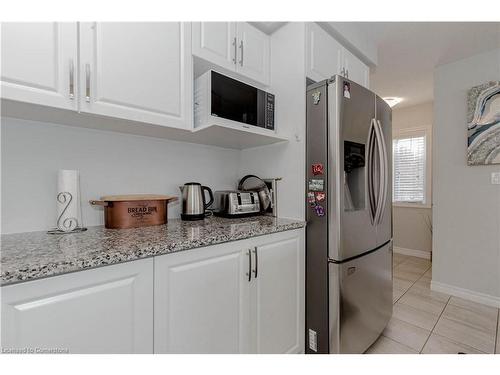 133 Hollybrook Trail, Kitchener, ON - Indoor Photo Showing Kitchen