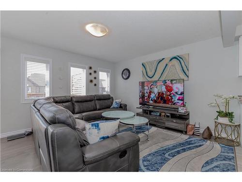 133 Hollybrook Trail, Kitchener, ON - Indoor Photo Showing Living Room