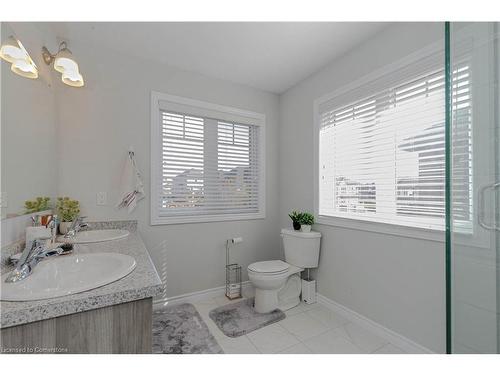 133 Hollybrook Trail, Kitchener, ON - Indoor Photo Showing Bathroom