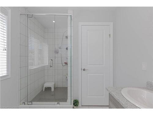 133 Hollybrook Trail, Kitchener, ON - Indoor Photo Showing Bathroom