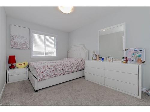 133 Hollybrook Trail, Kitchener, ON - Indoor Photo Showing Bedroom