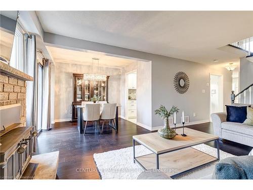 15 Rosebud Avenue, Brampton, ON - Indoor Photo Showing Living Room